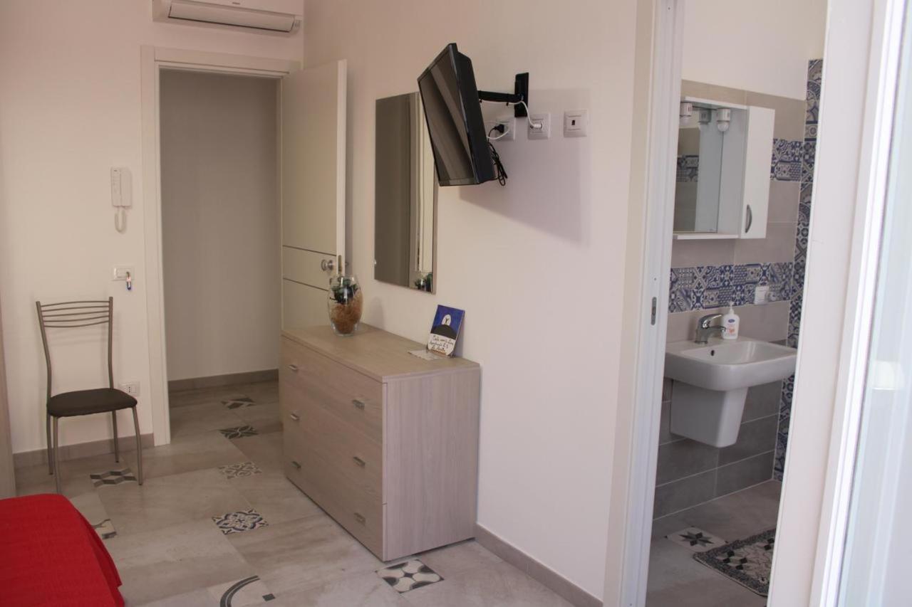 La Stanza Vicino Al Mare , Una Camera Da Letto E Bagno Con Balcone Vista Mare Apartment Balestrate ภายนอก รูปภาพ